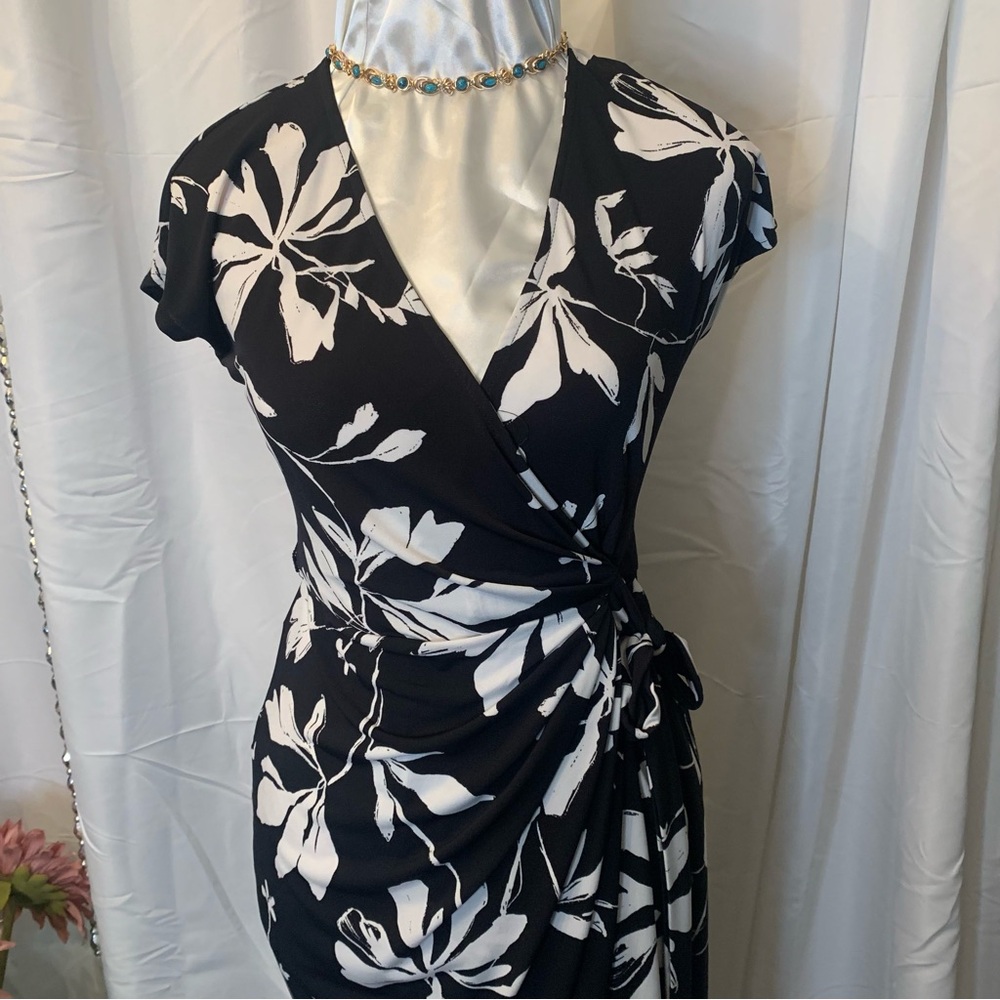 ❤️Price Drop❤️Elegant Black and White Floral Wrap Dress - Picture 6 of 16